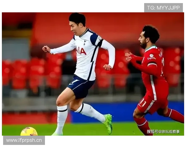 孙兴慜与萨拉赫在高速反击中转移节奏，形成多点参与趋势