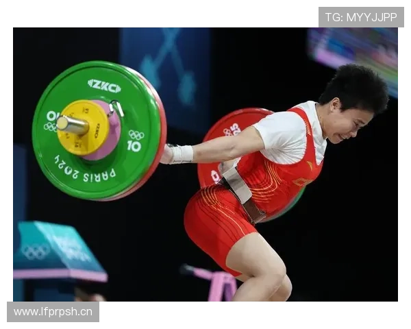 侯志慧赛前吃香蕉被拍，网友：这姐拿金牌比我们吃早餐还轻松