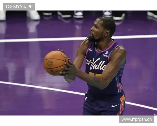 杜兰特家厨房贴满训练计划，连冰箱上都是