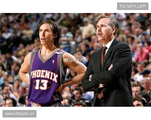 史蒂夫·纳什挡拆组织高效，对比库里的无球牵制